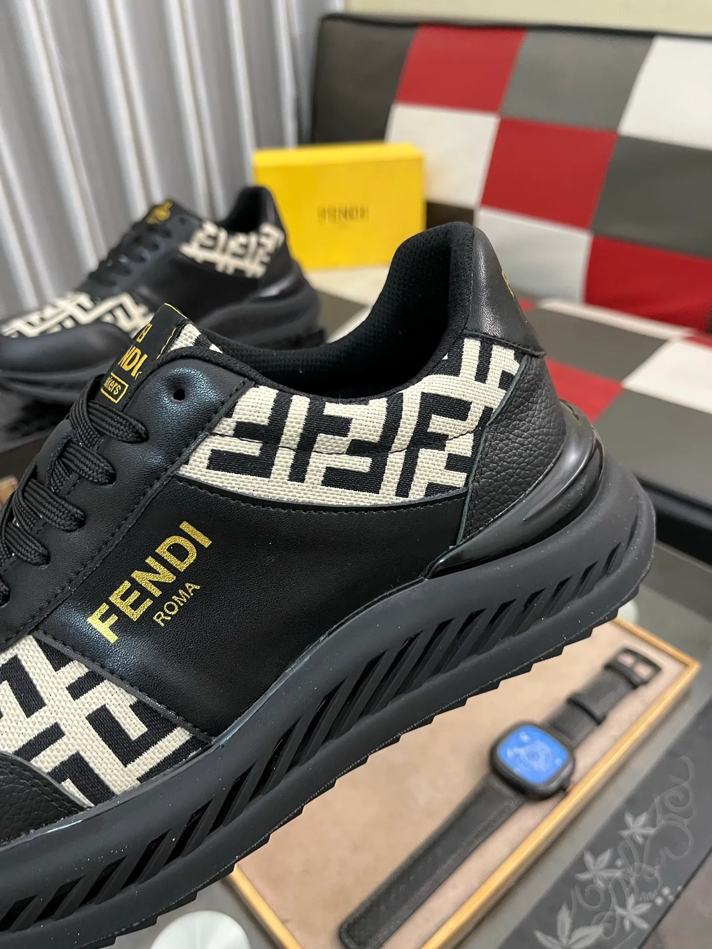 Men's Men's Shoes💰458⌚️⌚️[Fendi] Fendi's latest casual shoes for men! Available at counters simultaneously! Made entirely of imported top-grain calfskin, the interior is made of top-grain water-dyed cowhide, and the original factory-supplied rubber outsole. Leading new fashion concepts. Matching code: 38-444️⃣Colors available